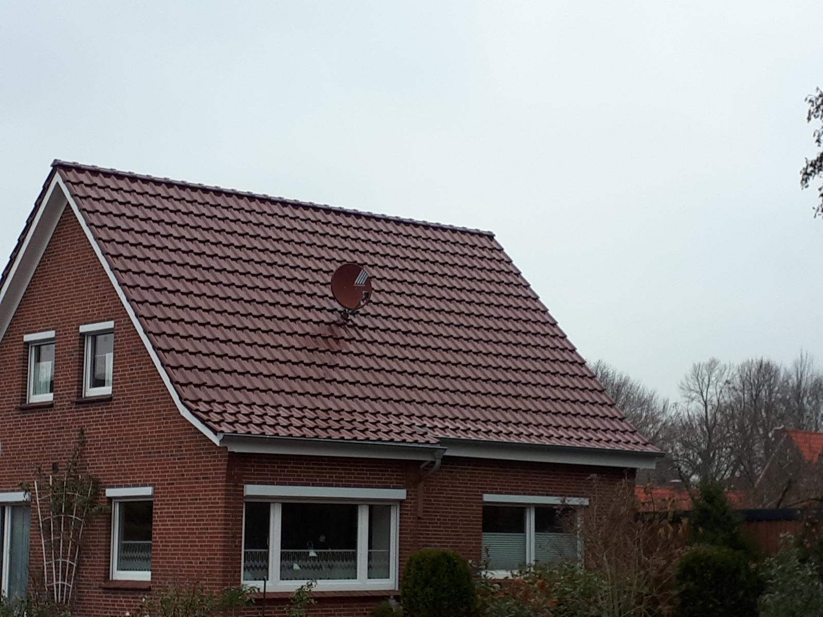 Dacheindeckung eines Einfamilienhauses.jpg